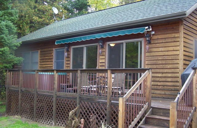 The River's Edge Hot Tub Wi-Fi Riverfront Pet Nature Relax Ski Stargaze Relax!