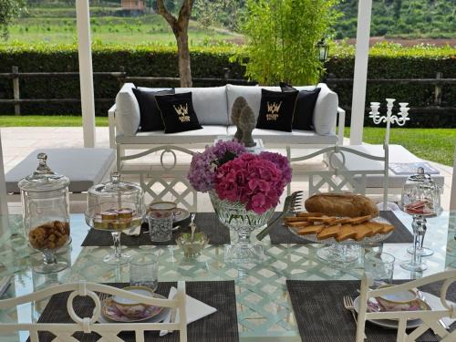 The Romantic Dependance in Luxury Villa