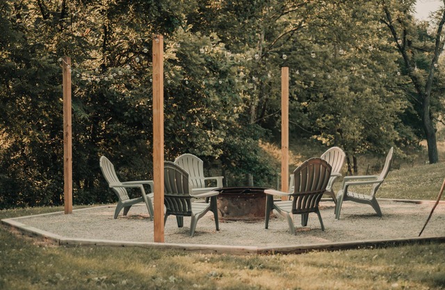 The Runaway Retreat- No cleaning fee! Dogs & Kids stay Free!