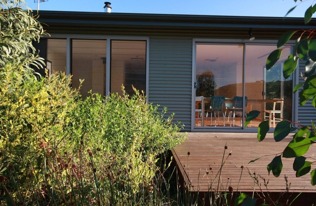 The Running Postman - Eco-friendly, linen provided