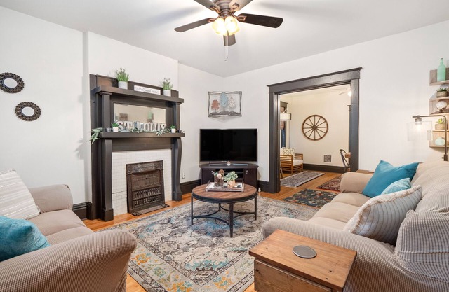 The RUSTIC CITY INN: Centrally located to everything, in beautiful Tower Grove