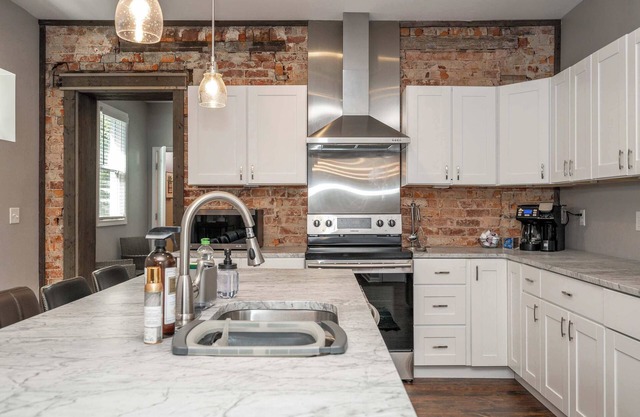 The Ruth House – Historic 4 BDR!