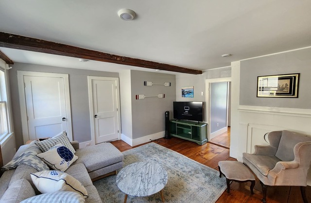 The Sailor’s Retreat – Cozy Historic Apartment Rental in Marblehead, MA
