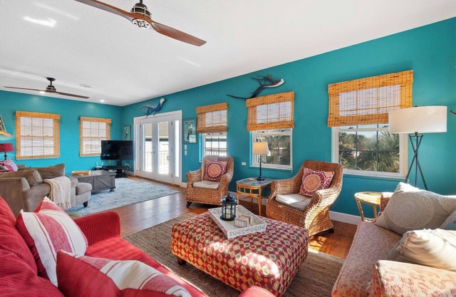 The Sand Euro - 4BR/3.5A Family Home near Beach & Downtown!