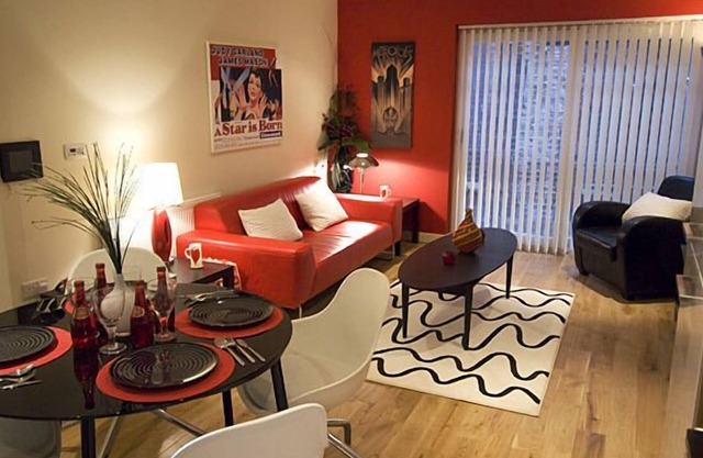 The Sawmill, Stylish city centre accommodation with a quiet setting RED