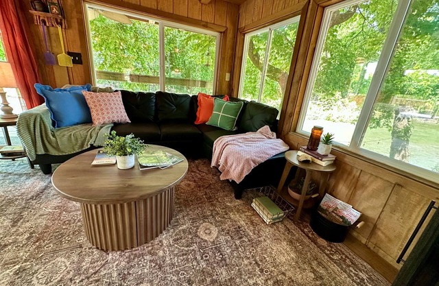 The Shanty + Private Sandy Beach + Wi-Fi (very secluded)