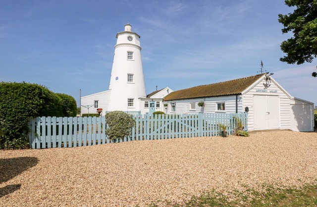 THE SIR PETER SCOTT LIGHTHOUSE, pet friendly in Sutton Bridge