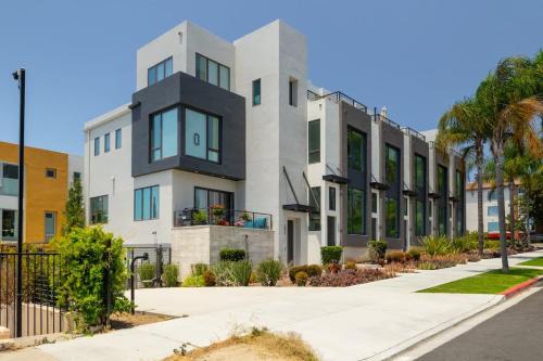 The Sixth Sense- A 4 Story Urban Oasis