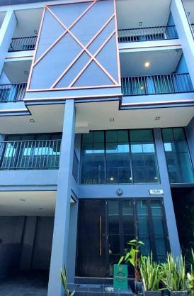 The Skyone Poshtel