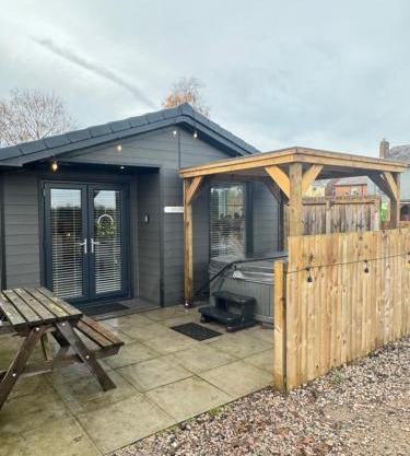 The Slipway Cabins with Hottub