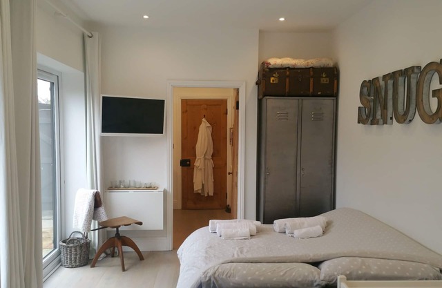 'The Snug' nr York: stunning self-contained studio @ Old Station Master's House.