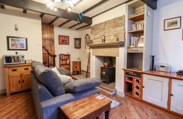 THE SNUG, pet friendly, character holiday cottage in Haworth