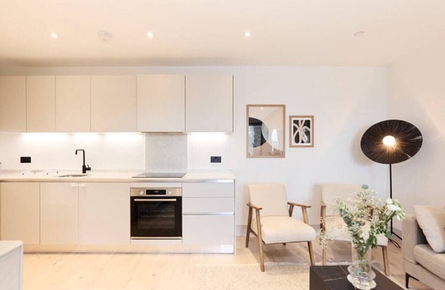 The South Wimbledon Escape - Lovely 3bdr With Balcony