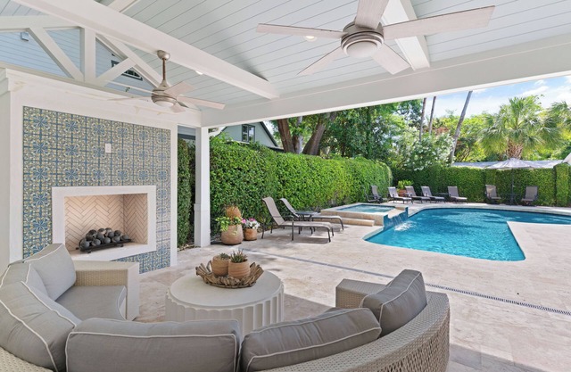 The Southern Whippoorwill on East Beach with Pool, sleeps 10