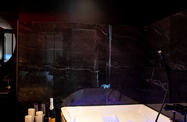 The Spa & Cinema Suite