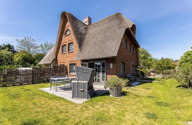 The spacious layout over two levels quickly makes you feel at home,