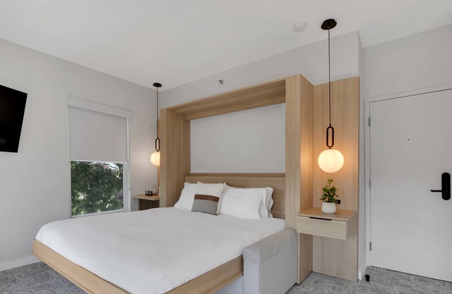 The St. Laurent: Three Rooms - Sleeps 6