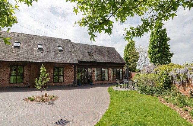 THE STABLES, family friendly, with a garden in Belbroughton