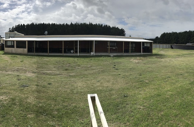 "The Stables" Himatangi - 1 of 2 adjoining units, can sleep 26