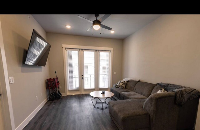 The Star - Cozy One Bedroom Apt
