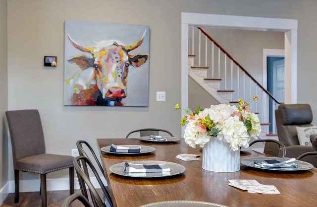 The Sterling- walk to everything Luray has to offer! Chef available