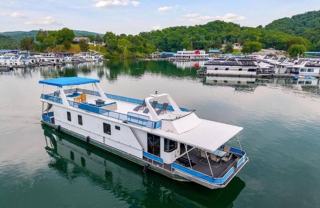 The Stillwater Houseboat 75' - Medium Houseboat, 6 bedrooms,waterslide, fireplace on rooftop lounge area
