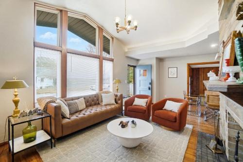 The Stoop On Spencer Drive