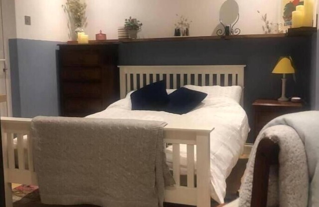 The Studio on The Green; Tranquil getaway near Windsor Great Park. Pet friendly!