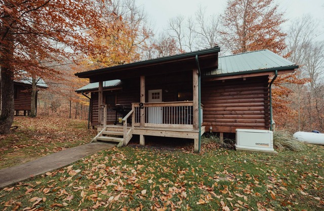 The Summit - Escape to The Summit Cabin in Hocking Hills, OH. Cozy, pet-friendly retreat with hot tub, fire pit, and scenic views, minutes from hiking, waterfalls, and more!