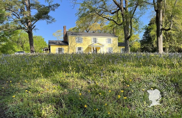 The Sunnyside Sisters Bed and Breakfast, With a Dutch touch.