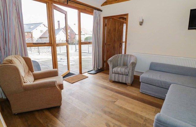 THE TACK ROOM, pet friendly in Little Cowarne