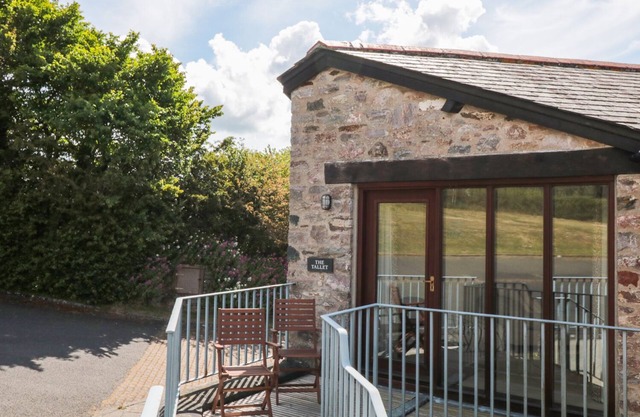 THE TALLET, family friendly, character holiday cottage in Dittisham