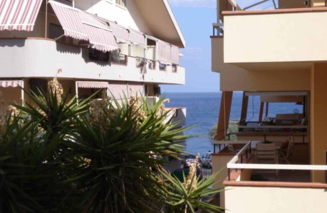 THE TERRACES ON THE SEA