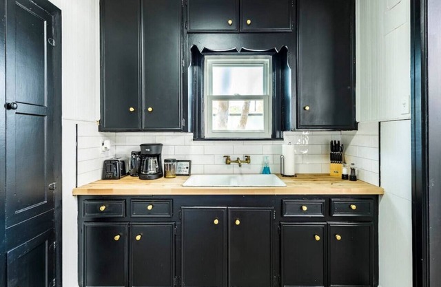 The Time Machine - 2BR/1BA - Pet Friendly