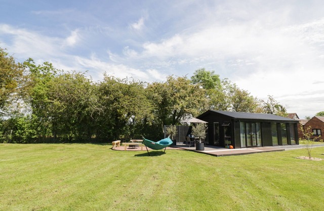 THE TRACTOR SHED, with a garden in Broadheath