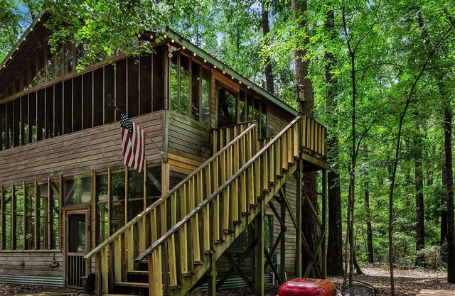 The Tree House 1 Bedroom Cabin by Redawning