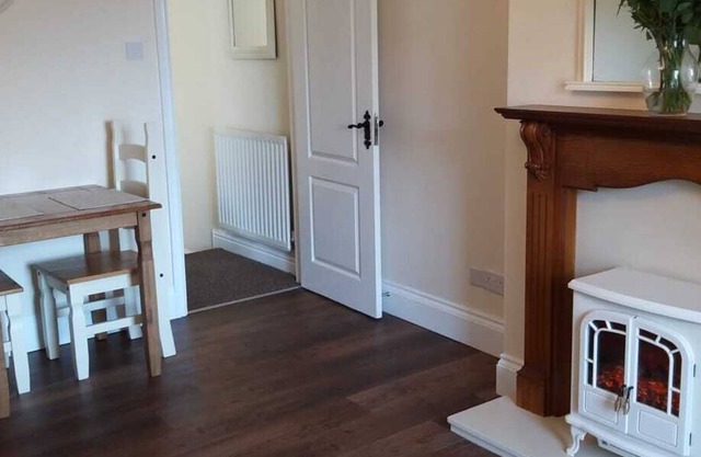 The Tree House apartment, twinned with our 290 year old Country Pub & Restaurant