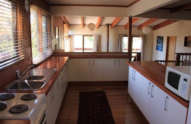 The Tree House Eden - 3 Bedroom house with Stunning bushland setting - 5+ nights