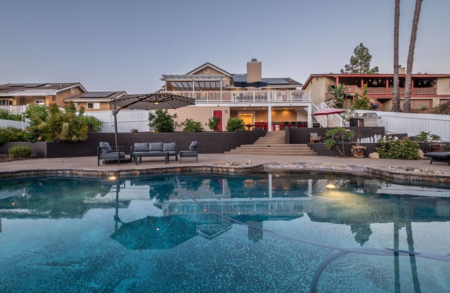 The Ultimate Family Getaway- Game Room/Pool/Hot Tub/Human Chess!