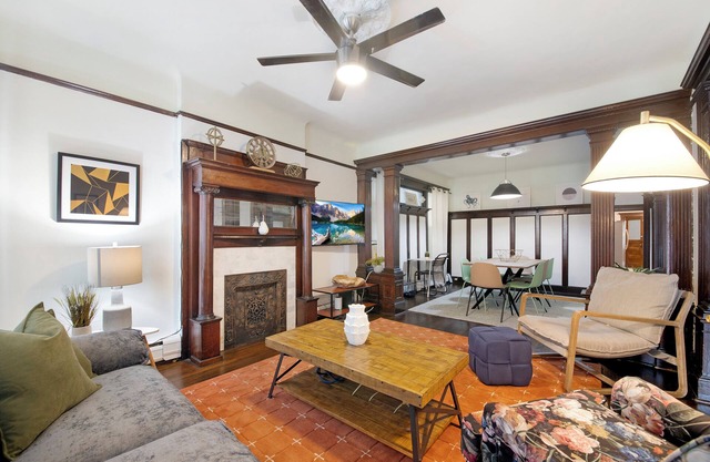 The Vic; Luxury 3bed , Easy Access to NY, Parking Avail