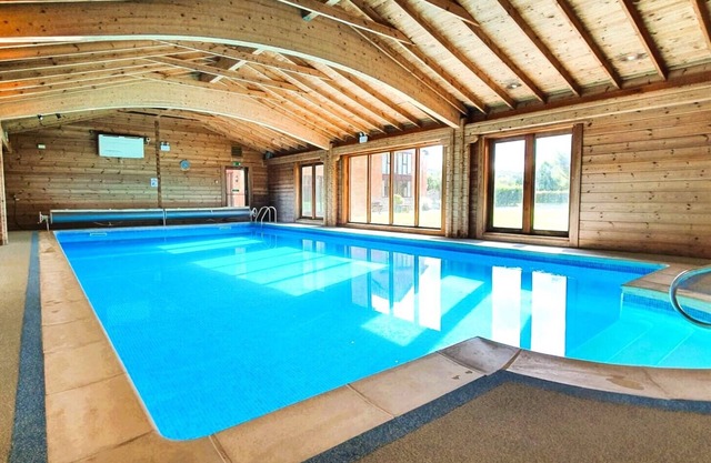 The Victorian Barn self catering holidays with pool & hot tubs