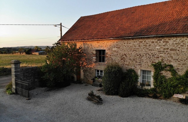 The Village cottage with outdoor pool
