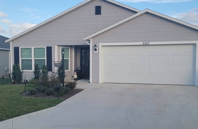 The Villages - Cozy home close to live music, activities and golf.