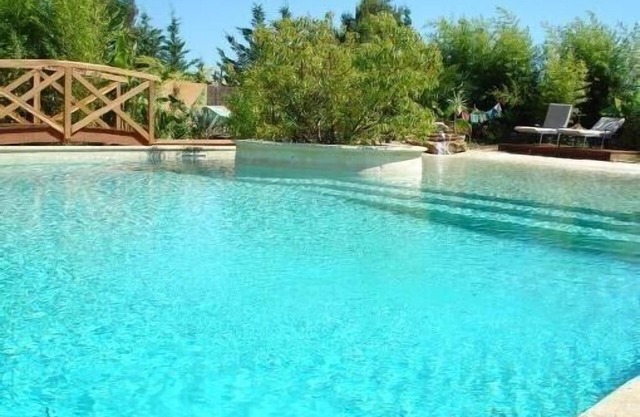THE WALL. For vacations in superb surroundings, ideal for up to 6 people.