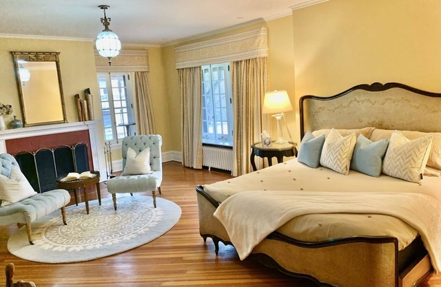 The Washington Room at Rushmore Estate in Woodbury NY Bed and Breakfast