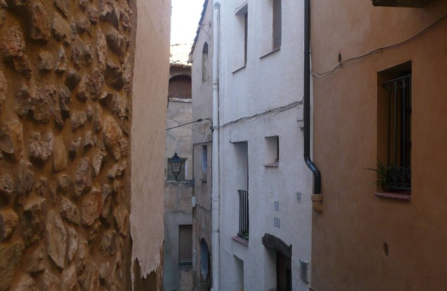 The White House, Rasquera - A Genuine Catalan Village House, Sleeps Four