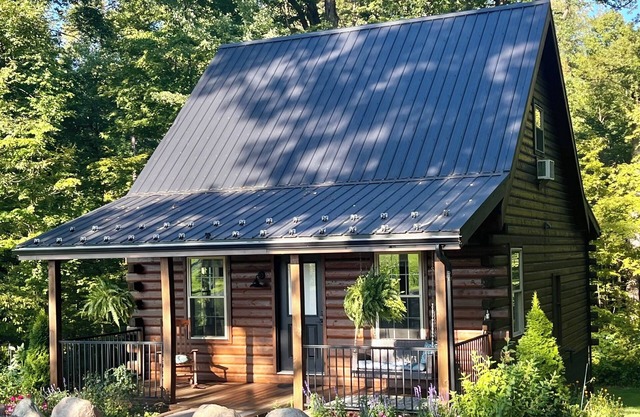 The Wildflower - Private cabin in wooded setting