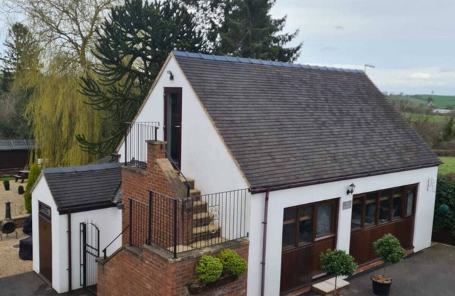 THE WILLOW AT WILLOW BANK, DENSTONE, NEAR ALTON