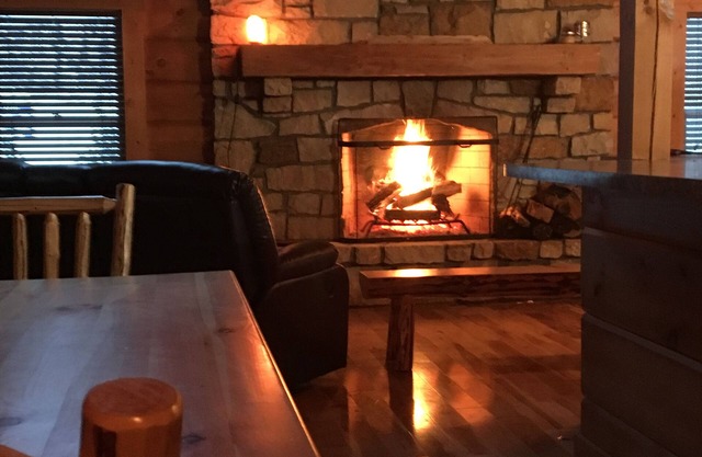 The Willow Cabin - Luxury Cabin on the Creek close to attractions