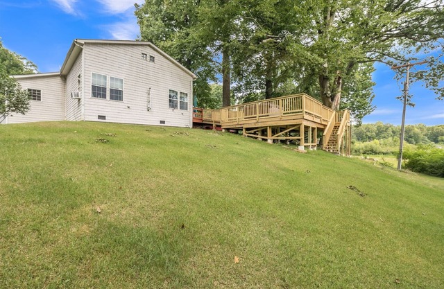 The Wolf Den:A Summer Dream - Lake Views, Hot Tub & Fire Pits